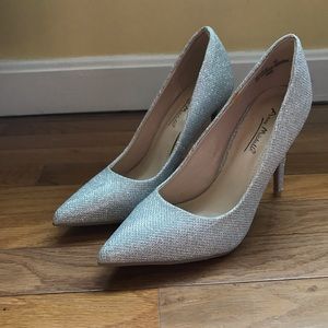 Anne Michelle silver glittery pumps